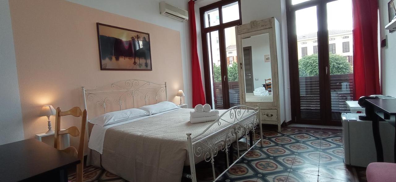 Onlyrooms III - Piazza Jenne Cagliari Exteriör bild