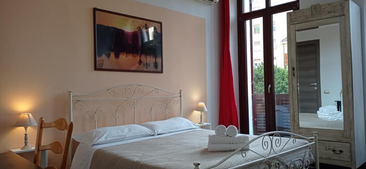 Onlyrooms III - Piazza Jenne Cagliari Exteriör bild